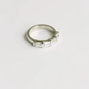 Emerald Band | 14K White Gold | Graceful Brilliance | High Jewellery