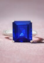 Round Brilliant Statement | Royal Blue Sapphire | 14K White Gold | Pure Sophistication - Image 4