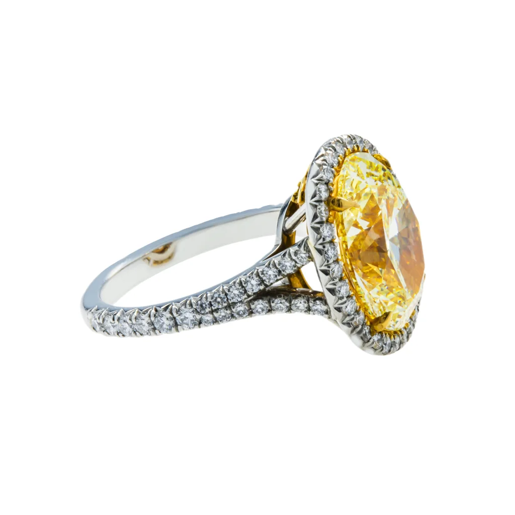 5.61 Carat Oval Statement | Fancy Yellow | 18K Gold | Colour-Collector’s Treasure