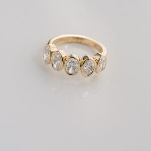 Oval Band | Brilliant White | 14K White Gold | Pure Sophistication | Modern Classic