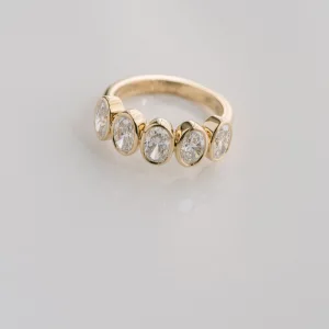 Oval Band | Brilliant White | 14K White Gold | Pure Sophistication | Modern Classic