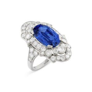 7 Carat Oval Statement | Royal Blue Sapphire | 18K Gold | Refined Grandeur | Modern Classic