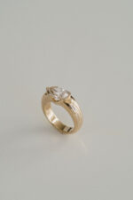 1.5 Carat Pear Statement | Brilliant White | 14K White Gold | Refined Light | High Jewellery - Image 8