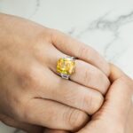 8.85 Carat Cushion Statement | Fancy Yellow | 18K Gold | Rare Fancy-Color Splendour - Image 6