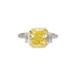 3.84 Carat Radiant Diamond Ring | Fancy Yellow | 18K Gold | Rare Fancy-Color Splendour - Image 3