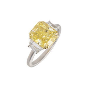 3.84 Carat Radiant Diamond Ring | Fancy Yellow | 18K Gold | Rare Fancy-Color Splendour