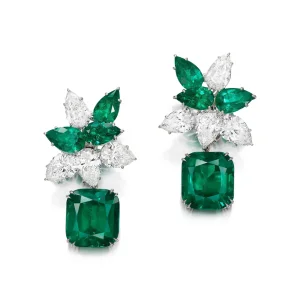 40 Carats Pair of Emerald and Diamond Pendent Earrings 16.63 及 15.03 Each Suspending a Pendant Set with a Cushion-shaped
