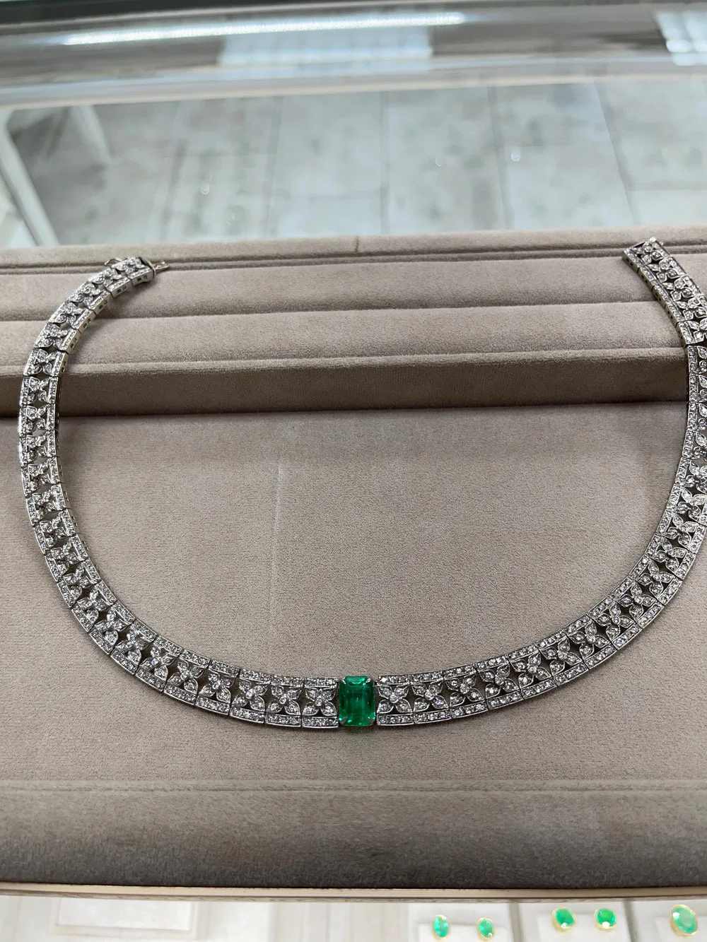 10.62tcw Minor Oil 18K Royal Floral Diamond Statement Emerald Choker Necklace
