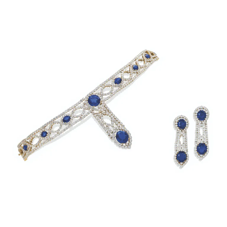 100 carats SAPPHIRE AND DIAMOND CHOKER AND EARRING SET Circular and oval-shaped sapphires of 198.94 carats, circular-cut