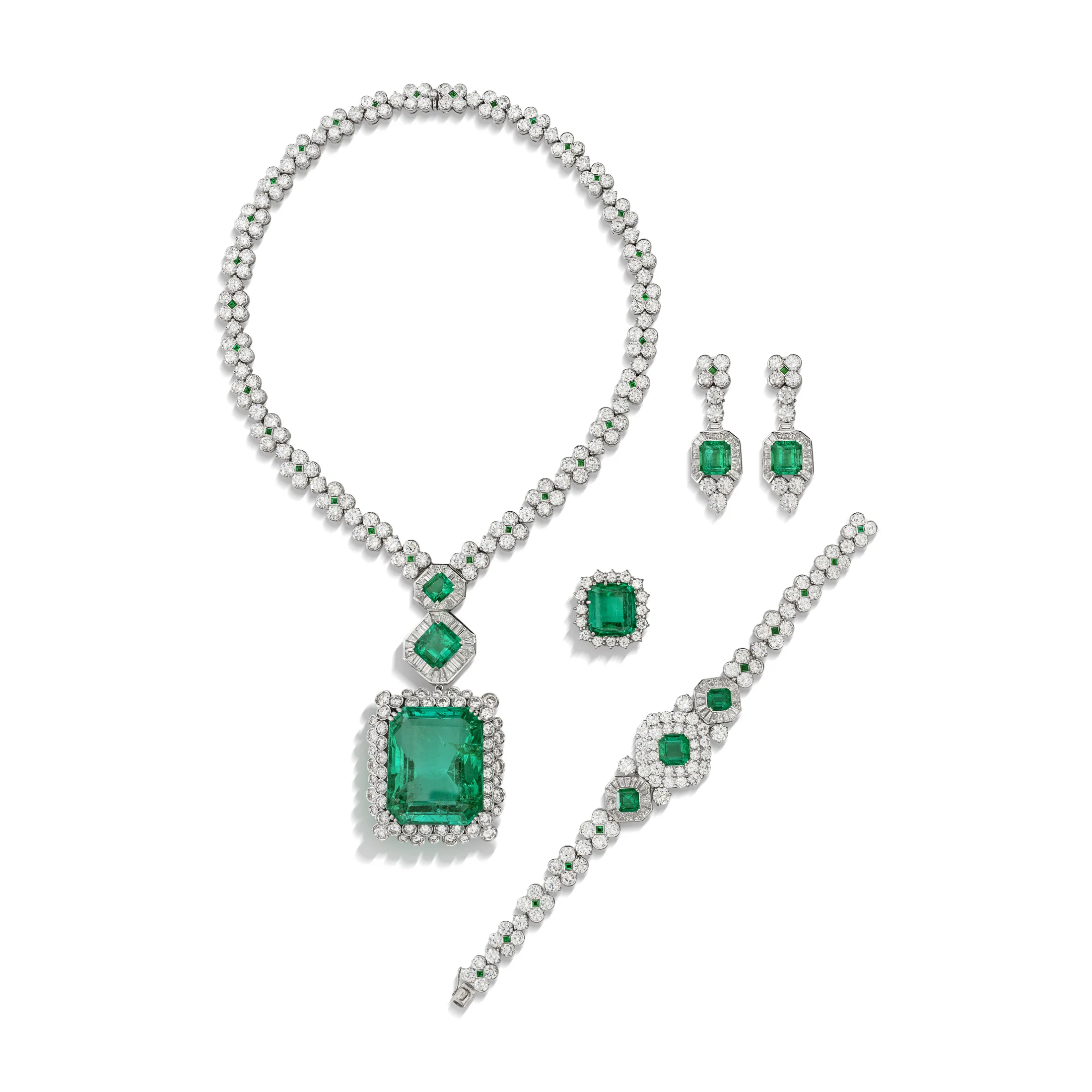 100 carats SUITE OF EMERALD AND DIAMOND JEWELLERY WITH AN ASSOCIATED RING Comprising a necklace, a bracelet, a pair of e