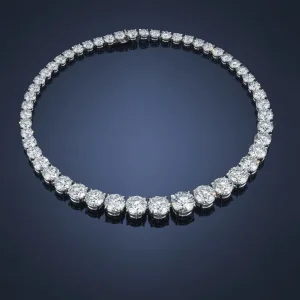 AN EXCEPTIONAL DIAMOND RIVIÈRE Fifty-one round brilliant-cut diamonds, platinum 51 GIA, 2024 to 2021: 6.02 to 1.00 cara
