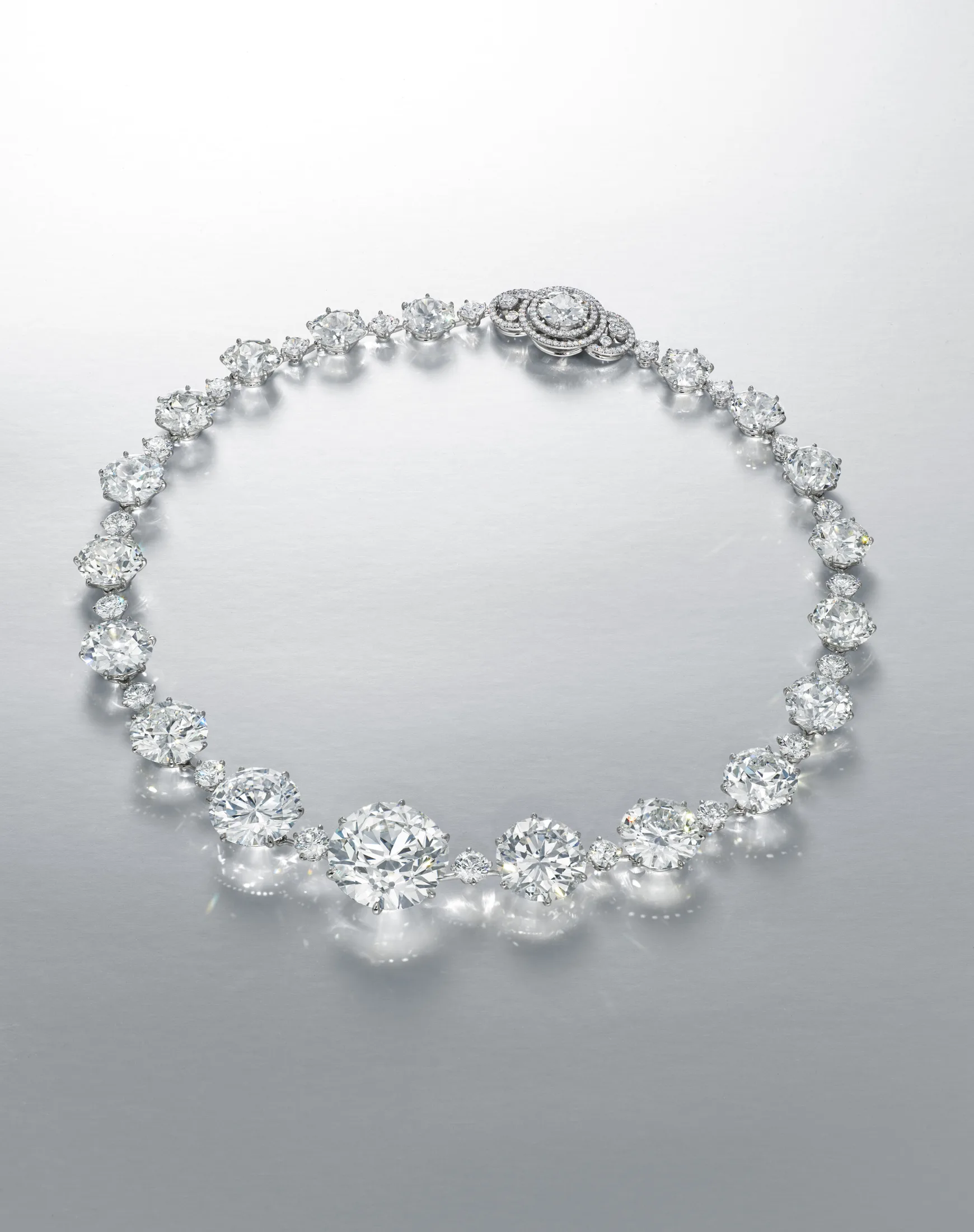 The Rivière: Three Centuries on a Single Thread 2. Important diamond riviere necklace of five major round brilliant diamonds, largest 31.71 carats