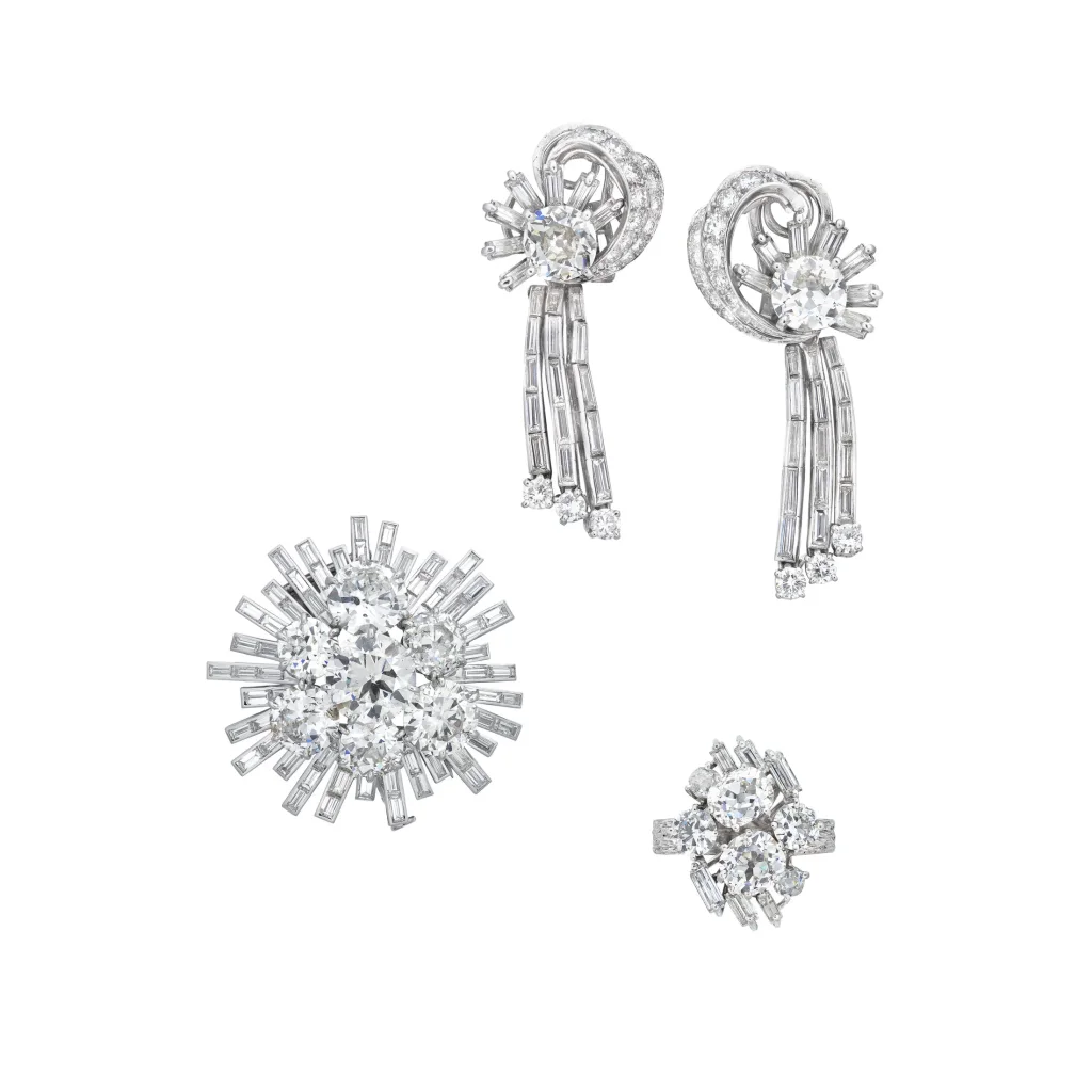 DIAMOND BROOCH, CHANTELOUP DIAMOND PENDENT EARRINGS; AND A RING Round brilliant-cut diamond of 4.37 carats, round and ba