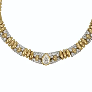 GOLD AND DIAMOND NECKLACE Pear brilliant-cut diamond of 3.35 carats, circular-cut diamonds, 18k gold (Italian mark), 15