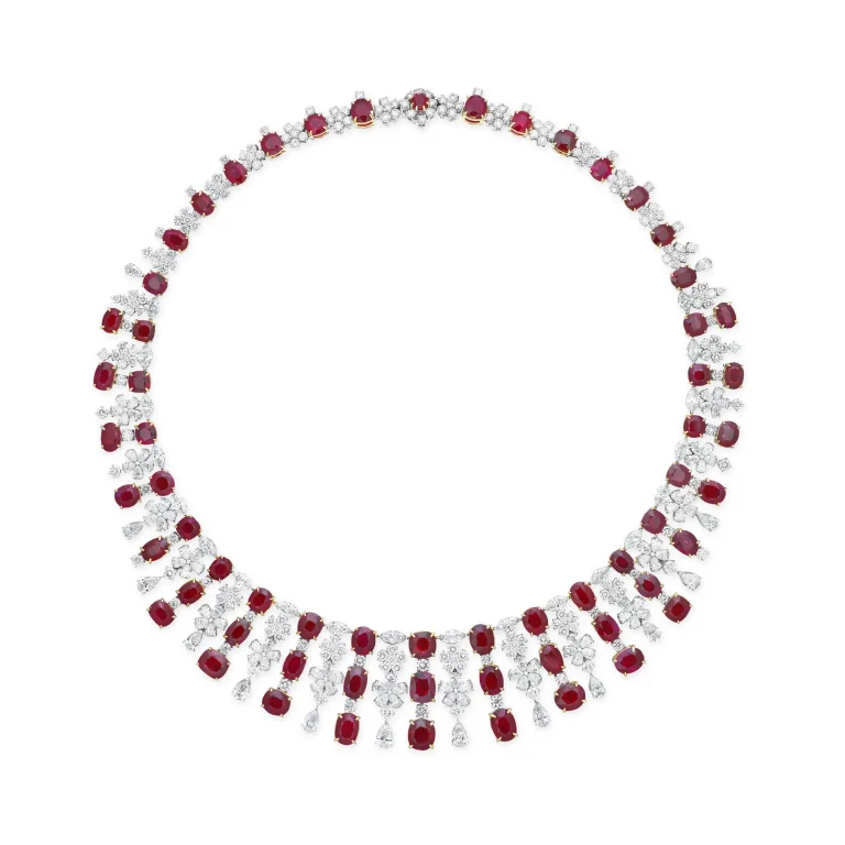 RUBY AND DIAMOND NECKLACE Oval-shaped and cushion-cut rubies, variously-cut diamonds, gold