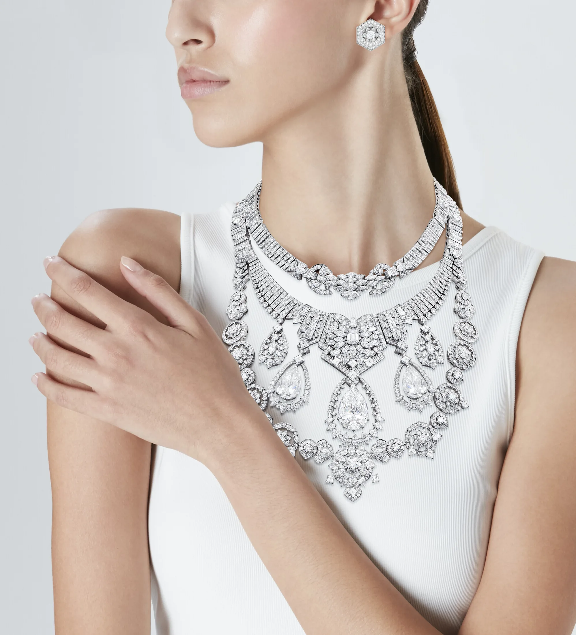 Detachable diamond drops of the transformable Maharaja necklace shown in detail